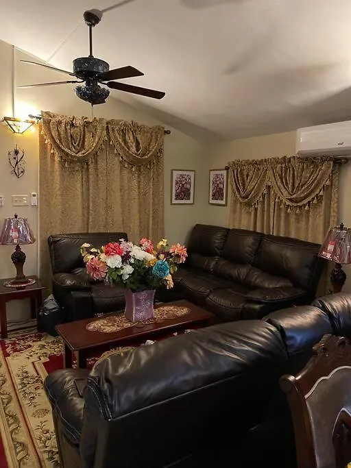 Cheerful Two-Bedroom 1Bath, Wifi, Air Conditioning Montego Bay Jamaica
