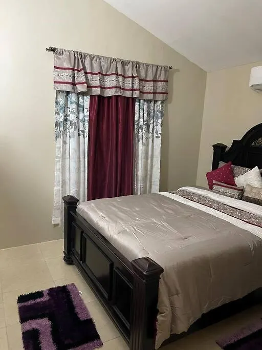 Cheerful Two-Bedroom 1Bath, Wifi, Air Conditioning Montego Bay