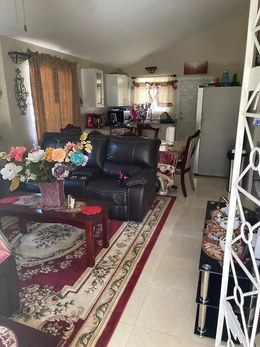 Cheerful Two-Bedroom 1Bath, Wifi, Air Conditioning Montego Bay